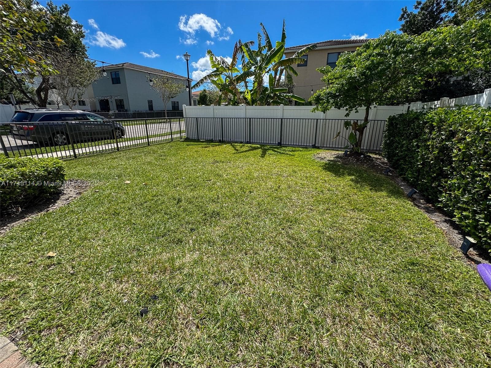 686 NE 191st Ter, Miami FL 33179 — 24
