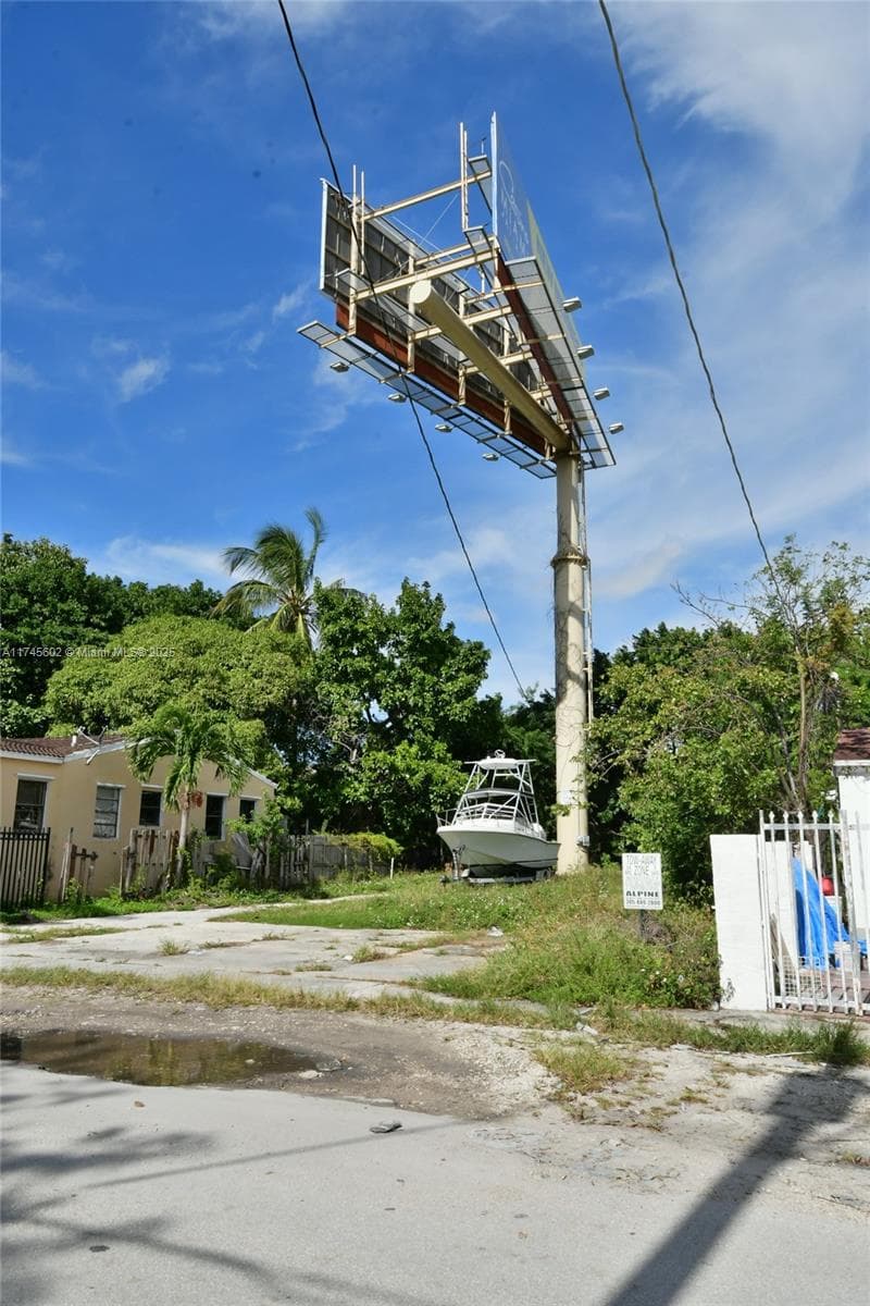321 NW 37th St, Miami FL 33127 — 34