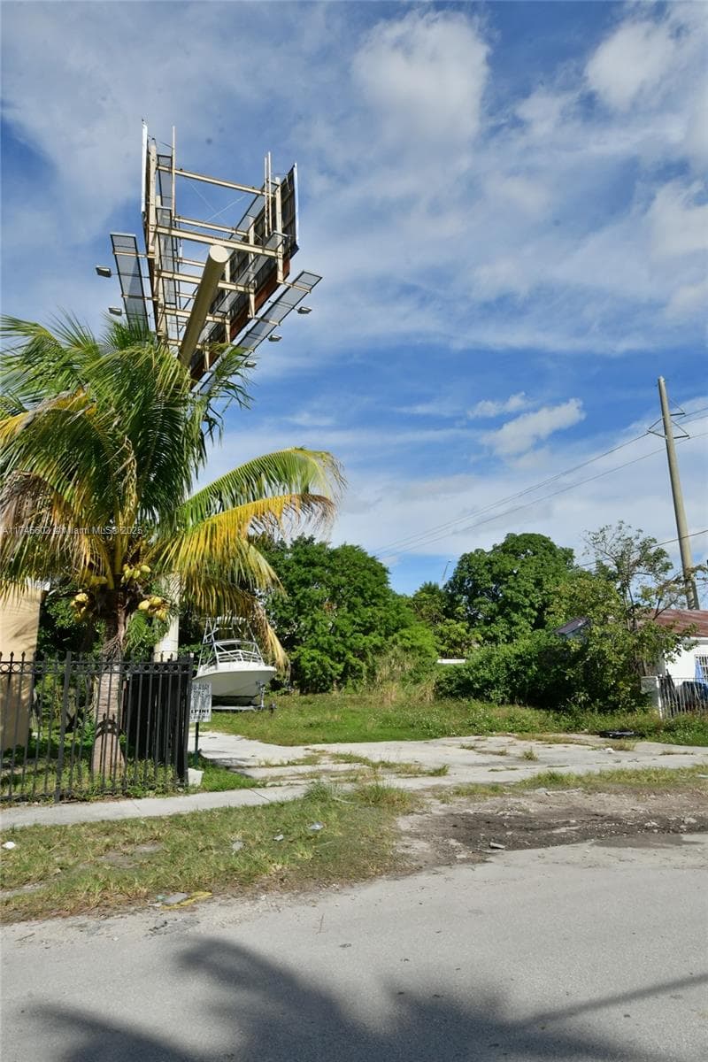 321 NW 37th St, Miami FL 33127 — 35