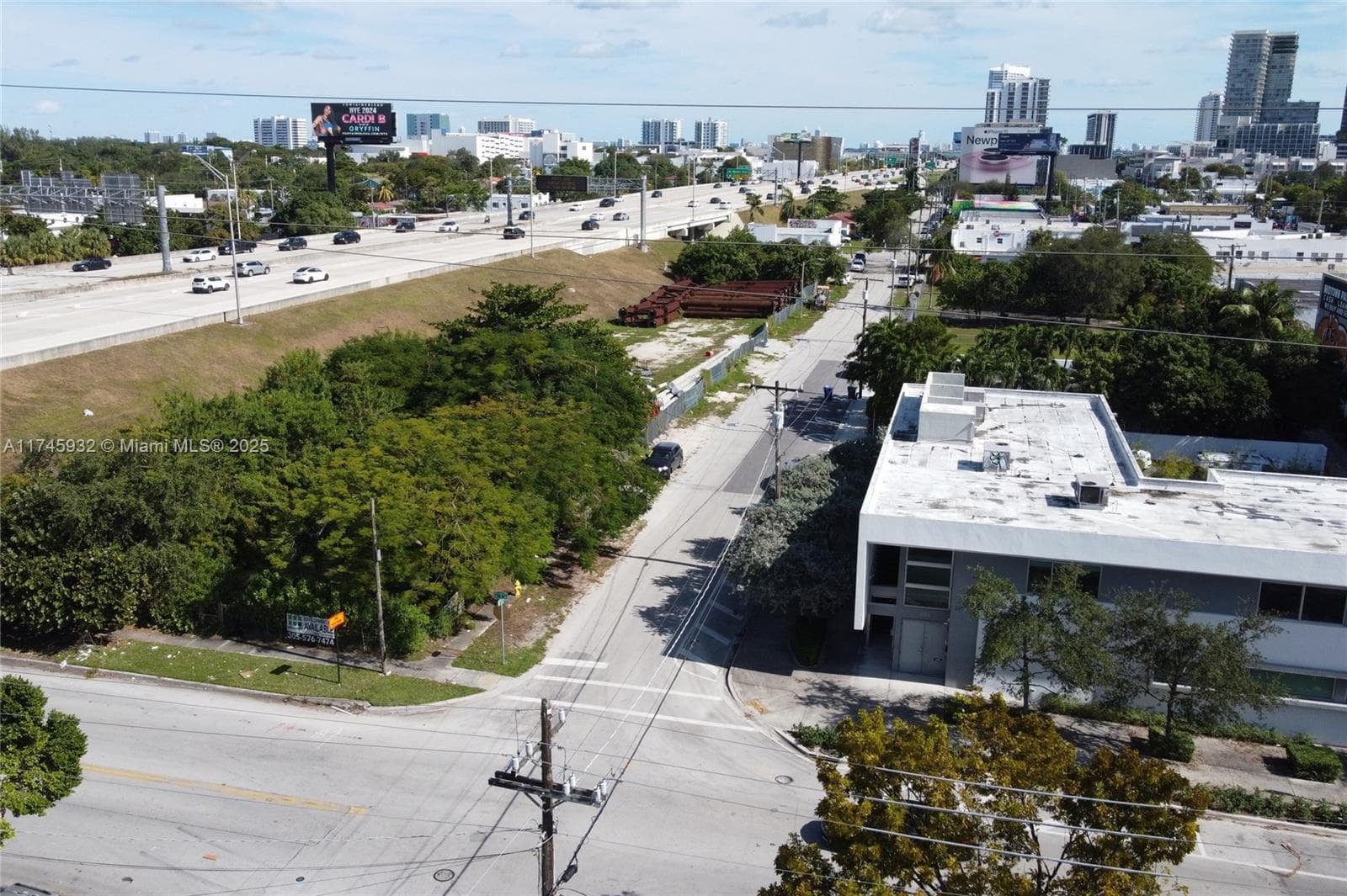 321 NW 37th St, Miami FL 33127 — 22