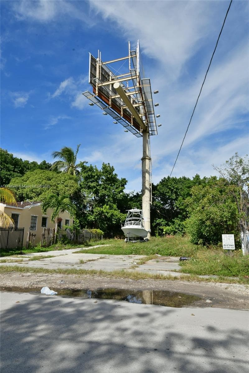 321 NW 37th St, Miami FL 33127 — 33