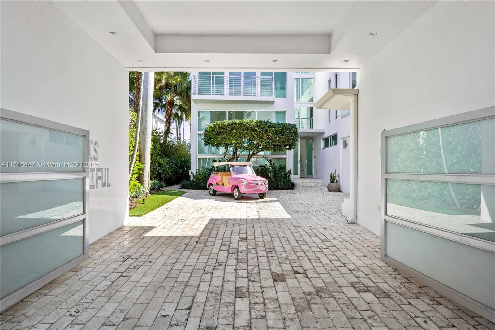 227 E DILIDO DR, Miami Beach FL 33139 — 17