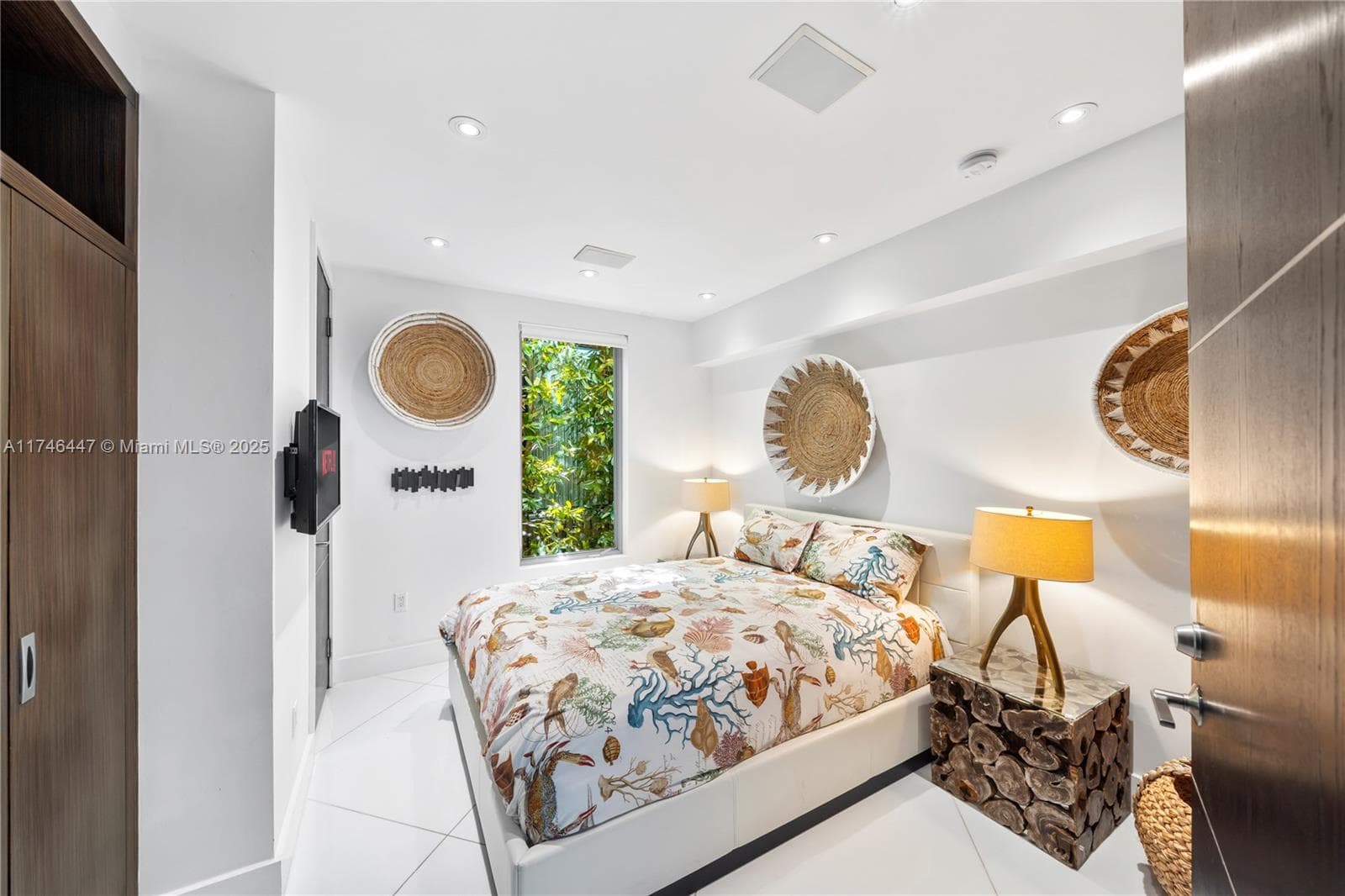 227 E DILIDO DR, Miami Beach FL 33139 — 77