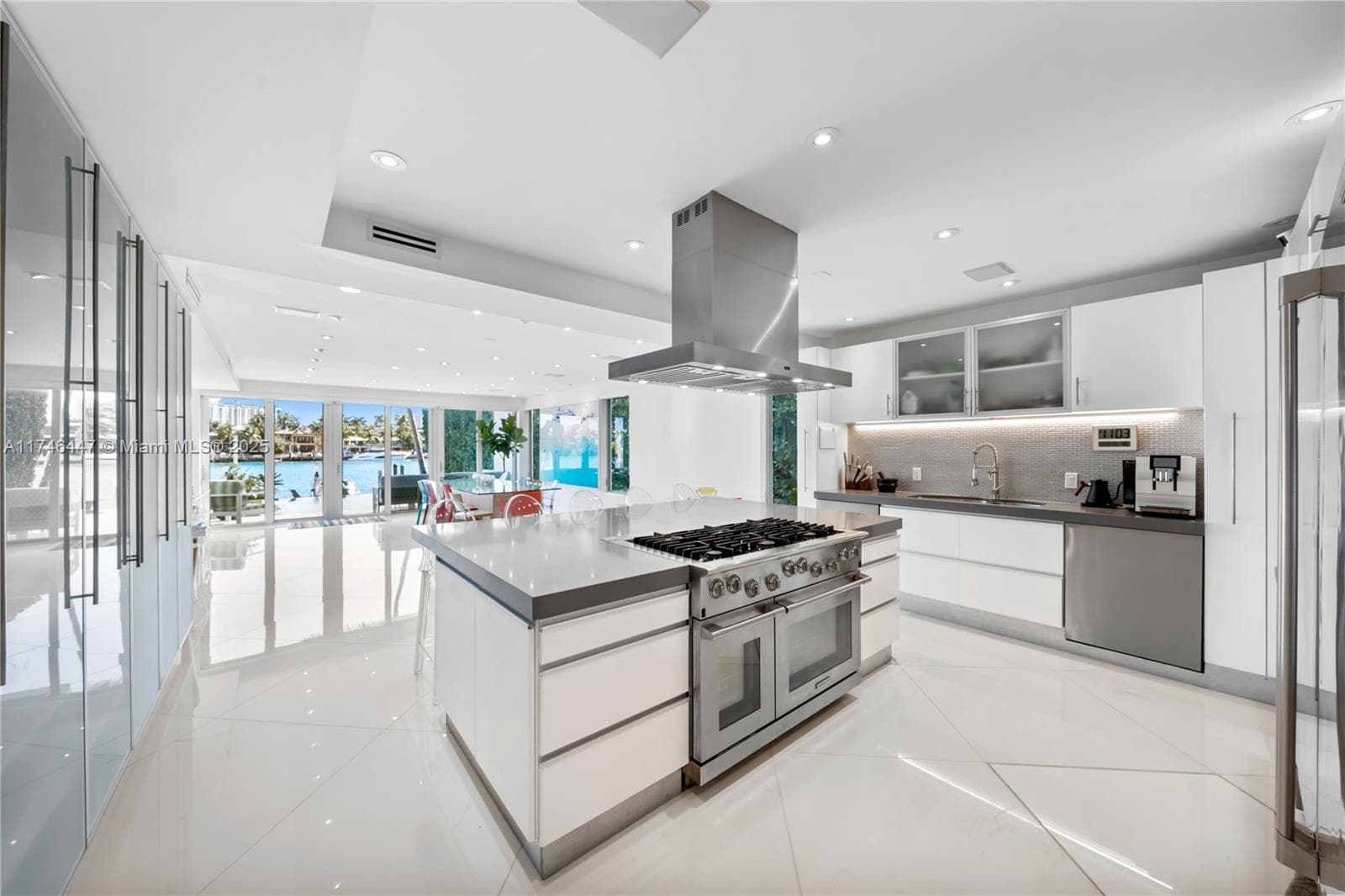 227 E DILIDO DR, Miami Beach FL 33139 — 7