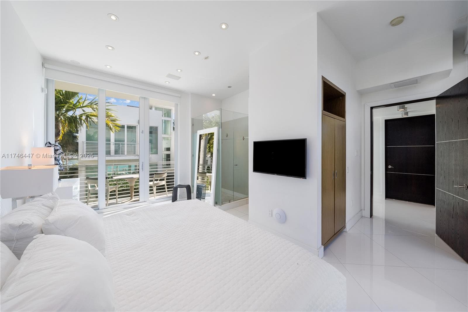 227 E DILIDO DR, Miami Beach FL 33139 — 71