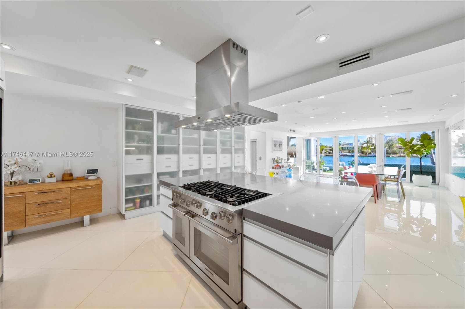227 E DILIDO DR, Miami Beach FL 33139 — 34