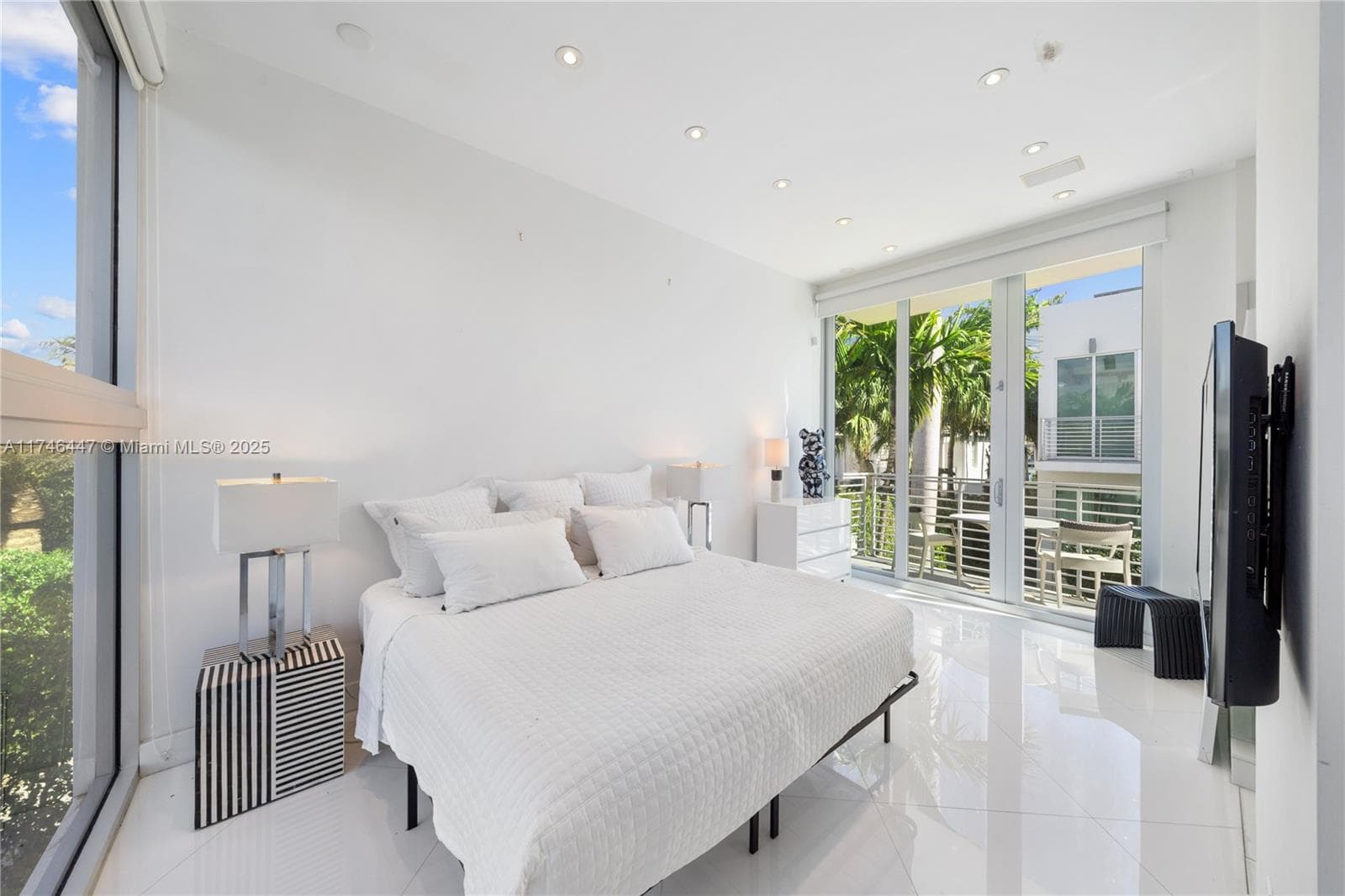 227 E DILIDO DR, Miami Beach FL 33139 — 69