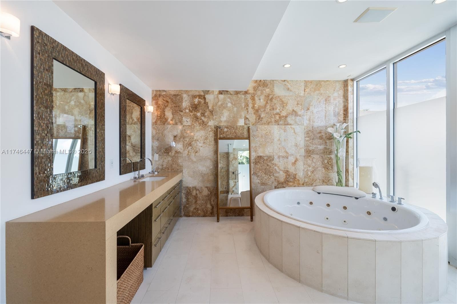 227 E DILIDO DR, Miami Beach FL 33139 — 45