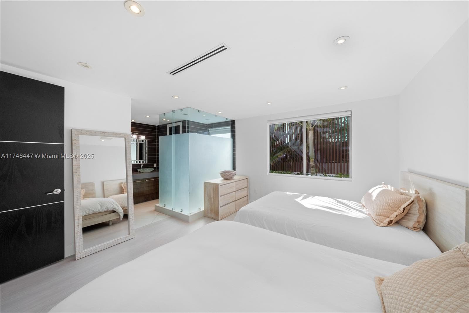 227 E DILIDO DR, Miami Beach FL 33139 — 54