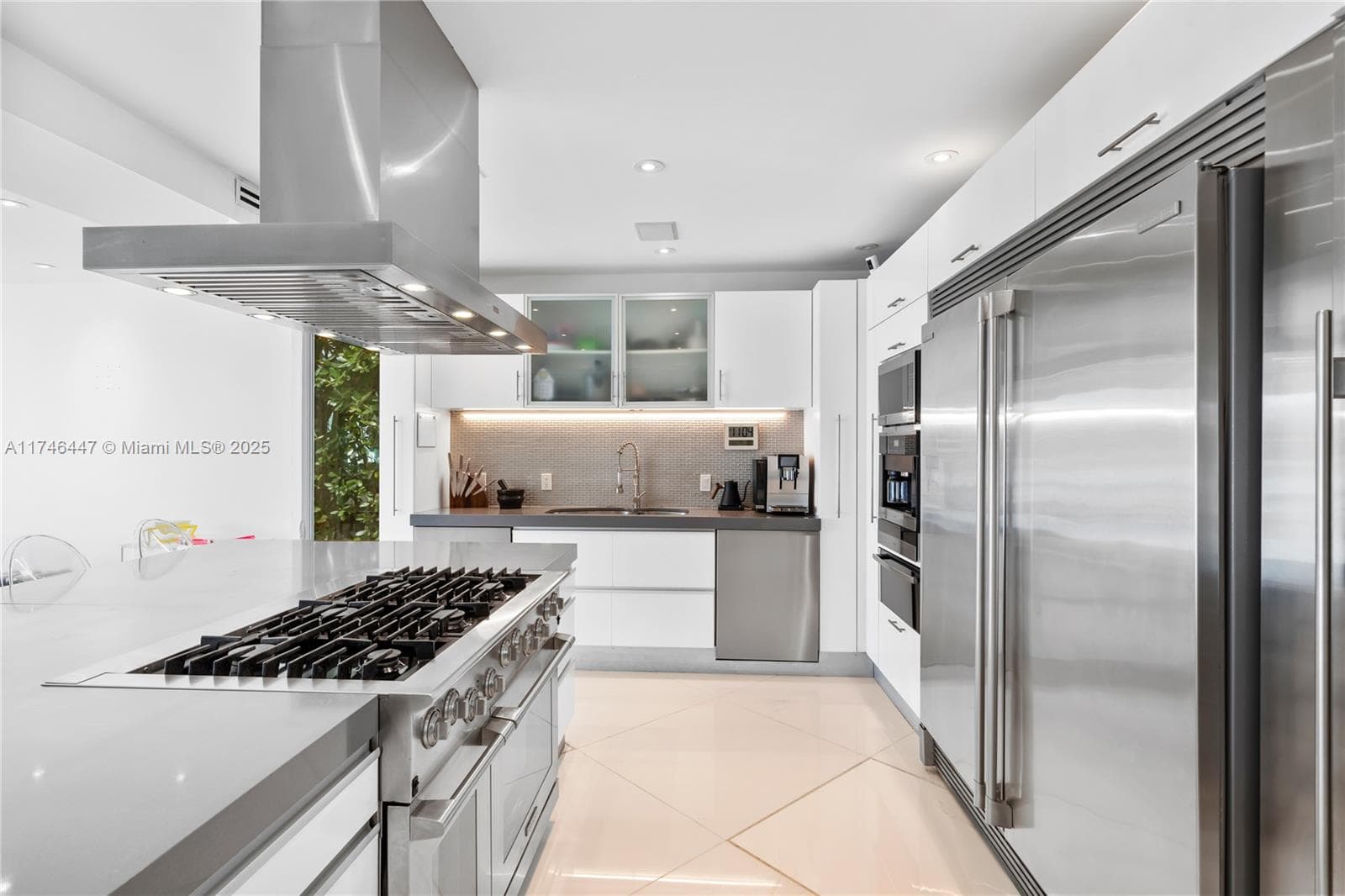 227 E DILIDO DR, Miami Beach FL 33139 — 35