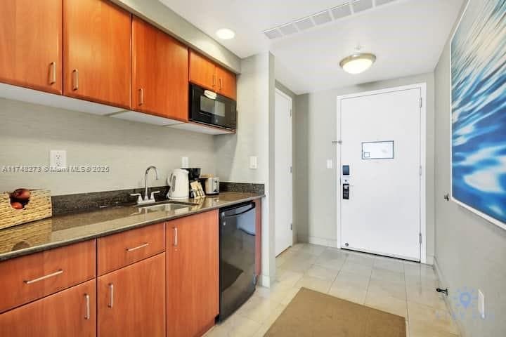 18001 Collins Ave # 903, Sunny Isles Beach FL 33160 — 10