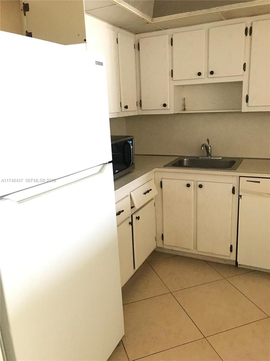 16950 W Dixie Hwy A631 Hwy # 631, North Miami Beach FL 33160 — 6