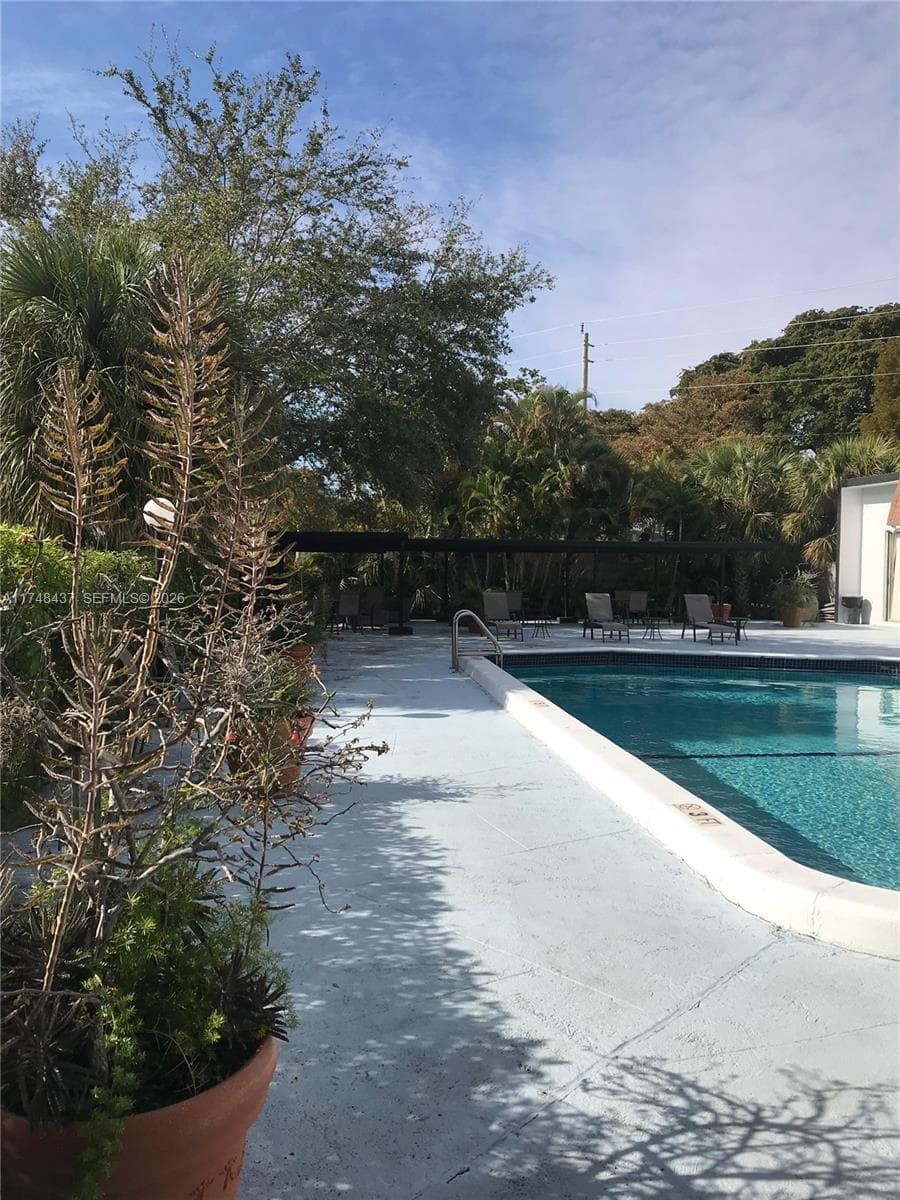 16950 W Dixie Hwy A631 Hwy # 631, North Miami Beach FL 33160 — 17