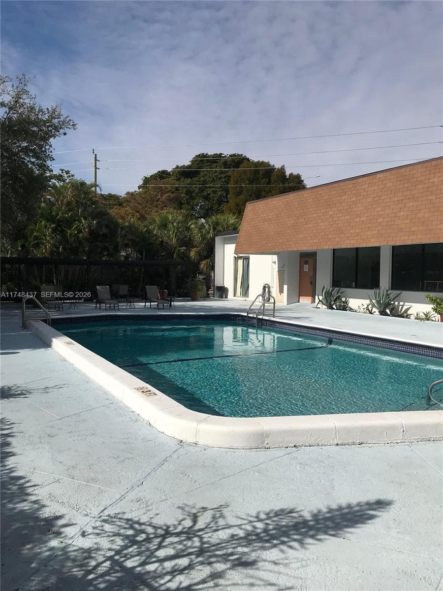 16950 W Dixie Hwy A631 Hwy # 631, North Miami Beach FL 33160 — 16