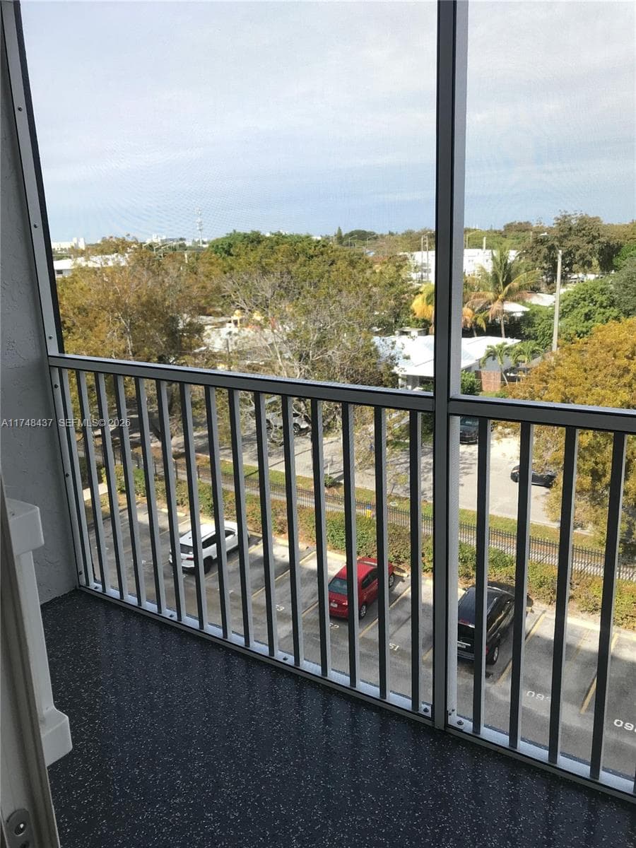 16950 W Dixie Hwy A631 Hwy # 631, North Miami Beach FL 33160 — 3