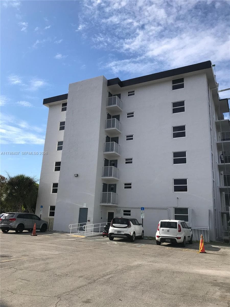 16950 W Dixie Hwy A631 Hwy # 631, North Miami Beach FL 33160 — 19