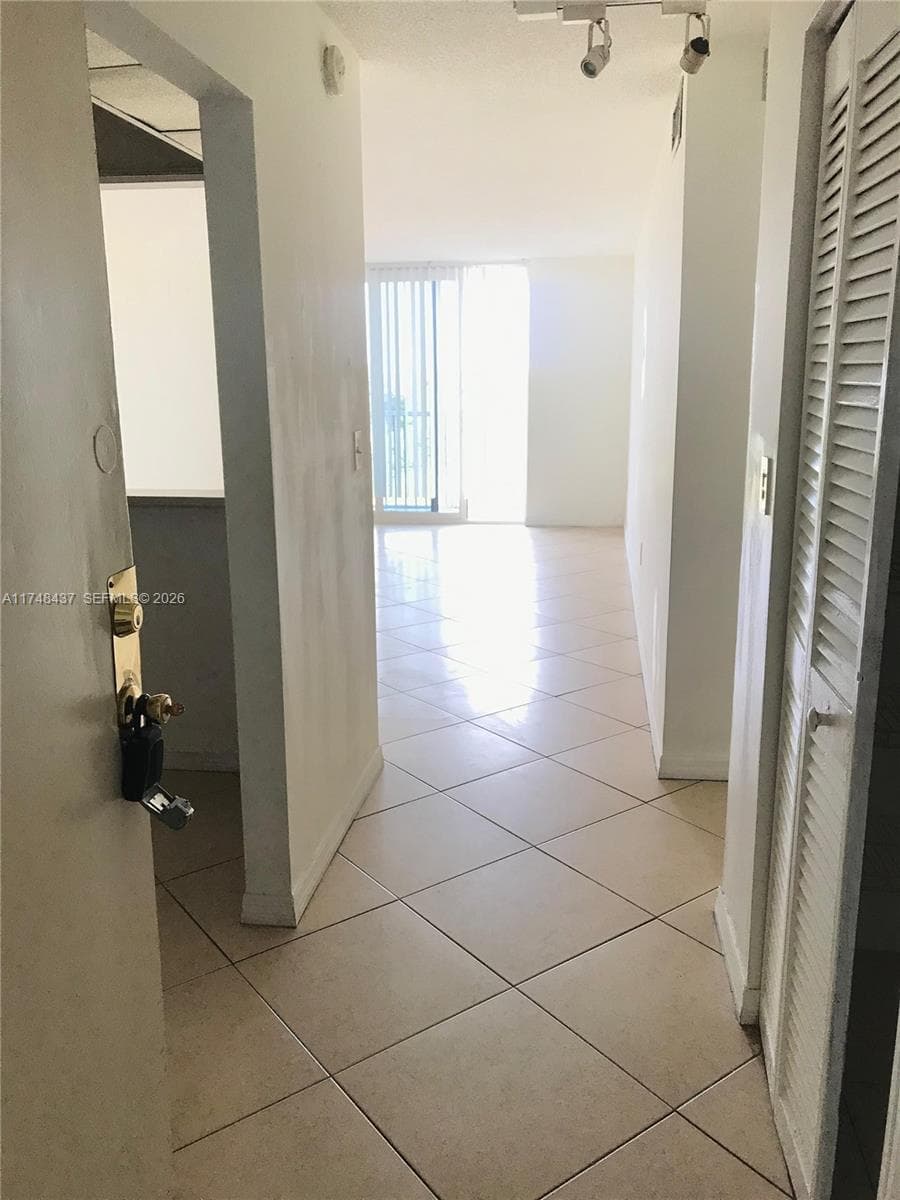 16950 W Dixie Hwy A631 Hwy # 631, North Miami Beach FL 33160 — 4