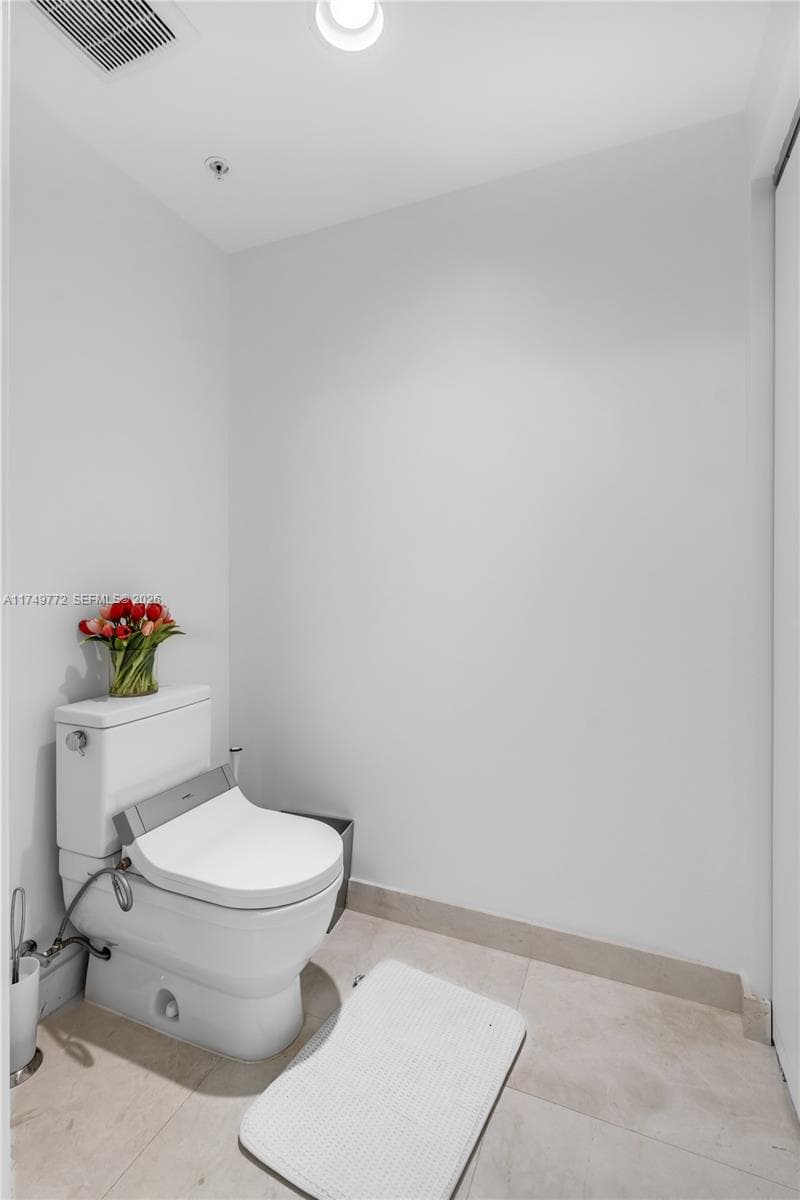 17111 Biscayne Blvd # 2001, North Miami Beach FL 33160 — 23