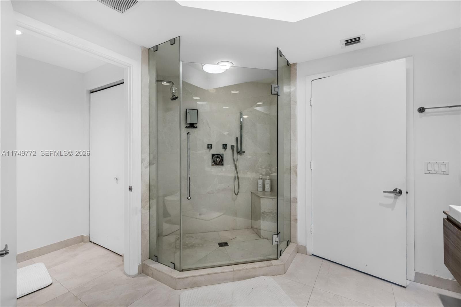 17111 Biscayne Blvd # 2001, North Miami Beach FL 33160 — 22