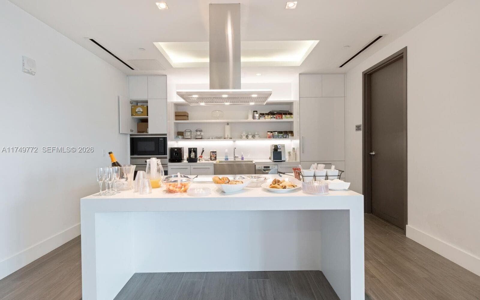 17111 Biscayne Blvd # 2001, North Miami Beach FL 33160 — 68