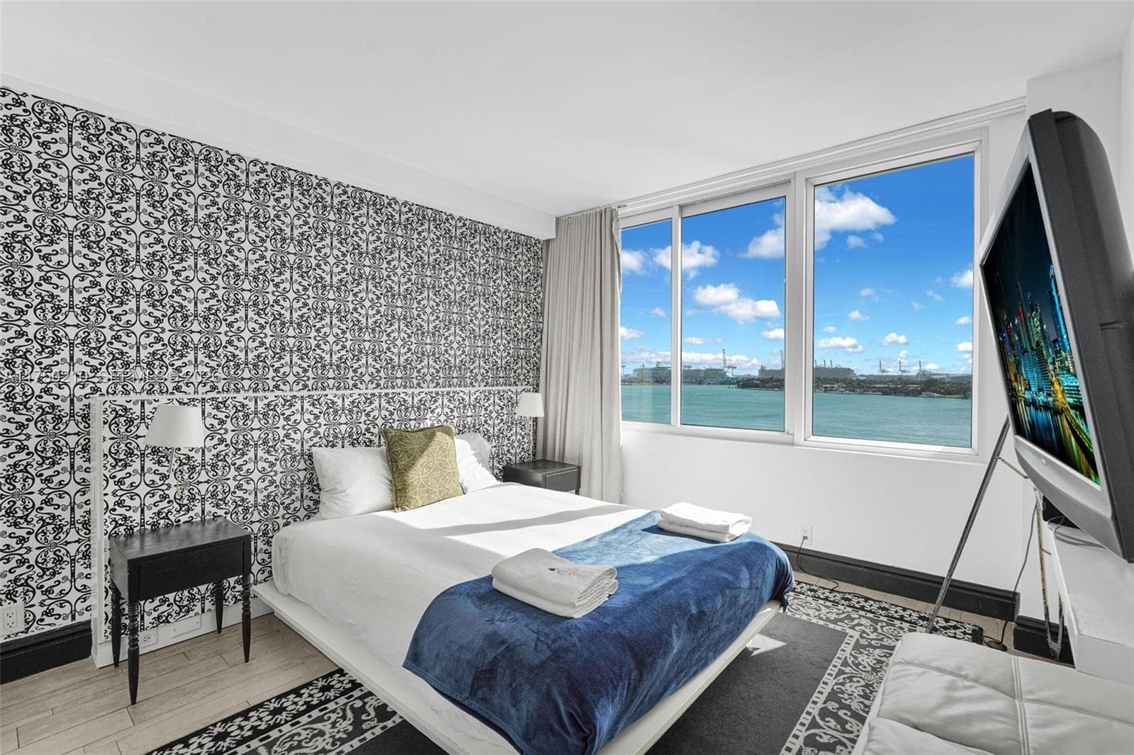 1100 West Ave # 916, Miami Beach FL 33139 — 23