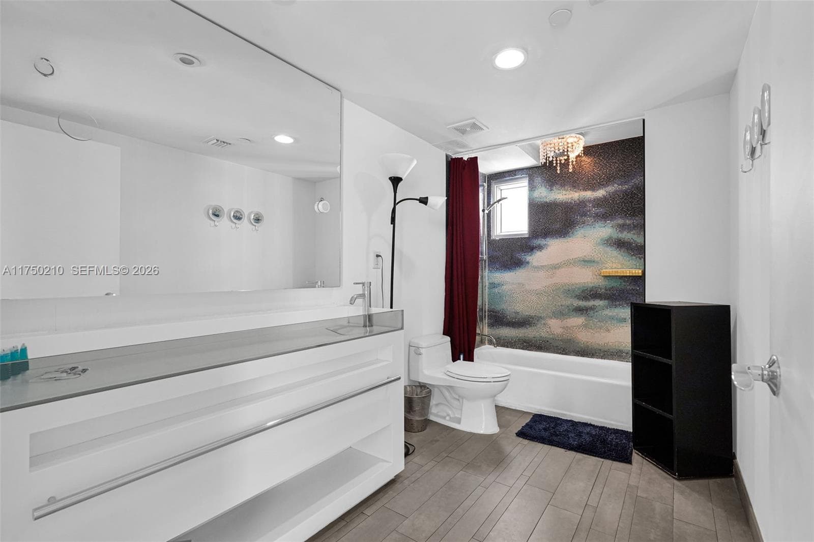 1100 West Ave # 916, Miami Beach FL 33139 — 27
