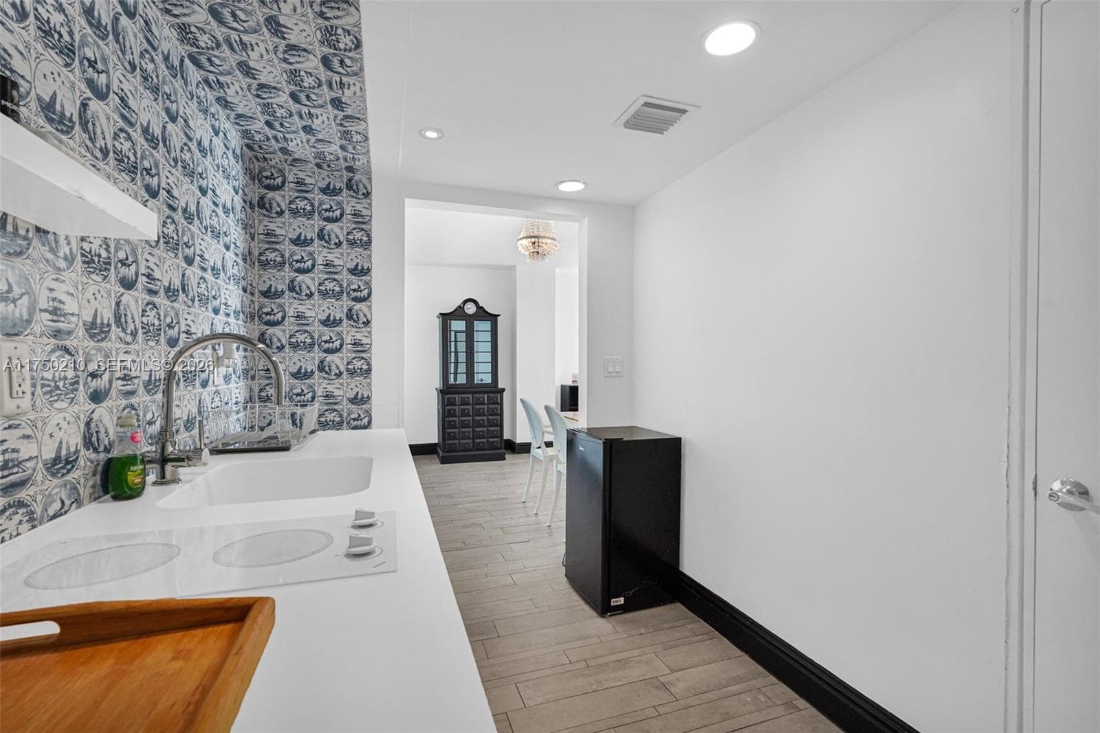 1100 West Ave # 916, Miami Beach FL 33139 — 17