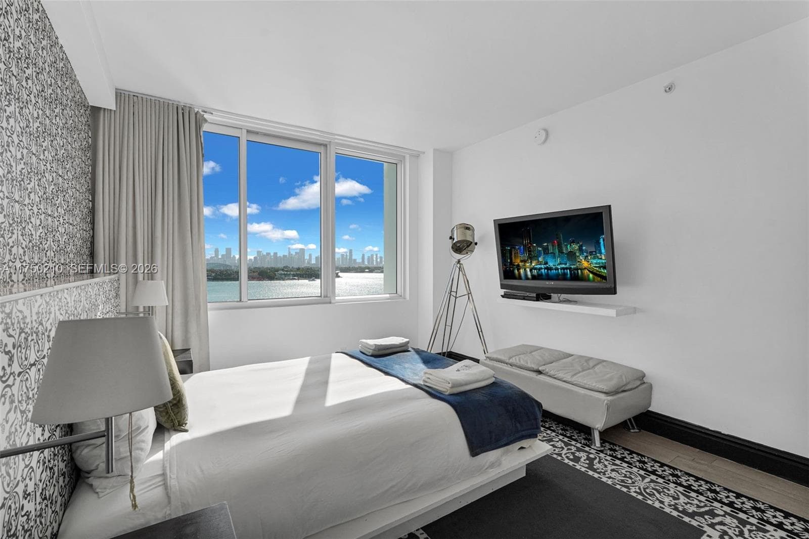 1100 West Ave # 916, Miami Beach FL 33139 — 25
