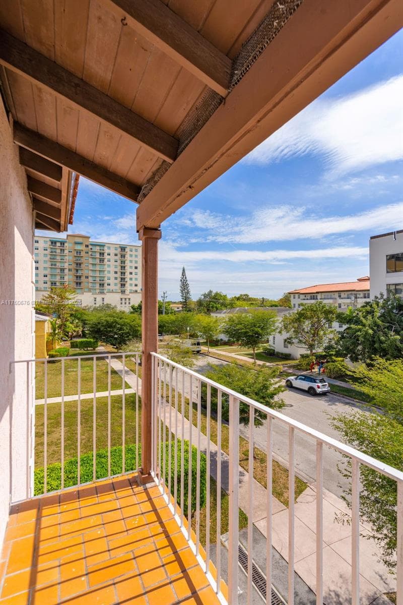 29 Santillane Ave # 7, Coral Gables FL 33134 — 23