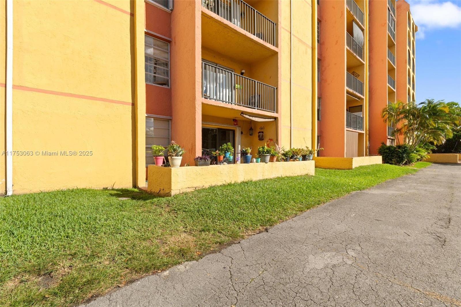 4801 NW 7th St # 16, Miami FL 33126 — 2