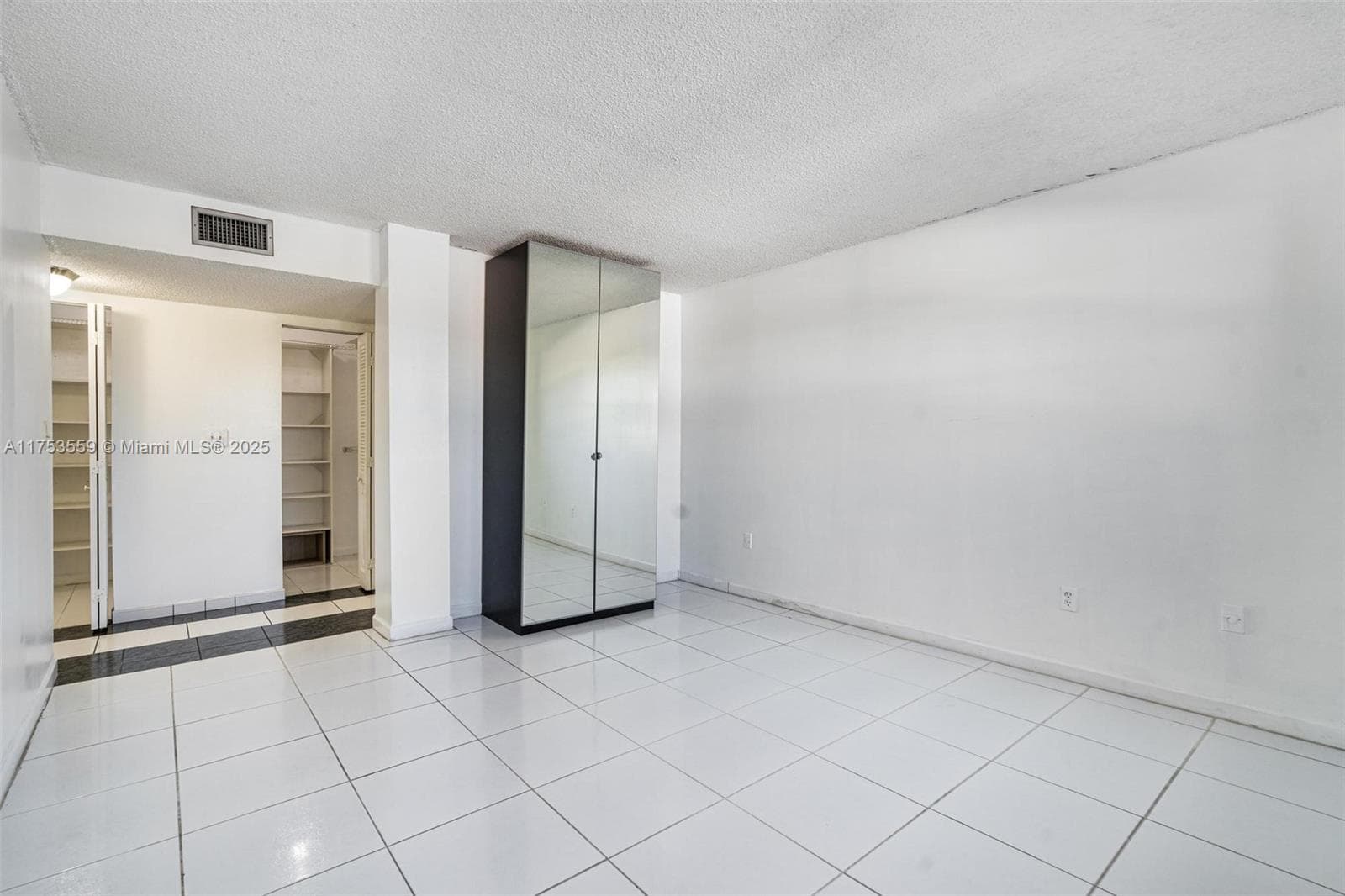 7300 Wayne Ave # 317, Miami Beach FL 33141 — 16