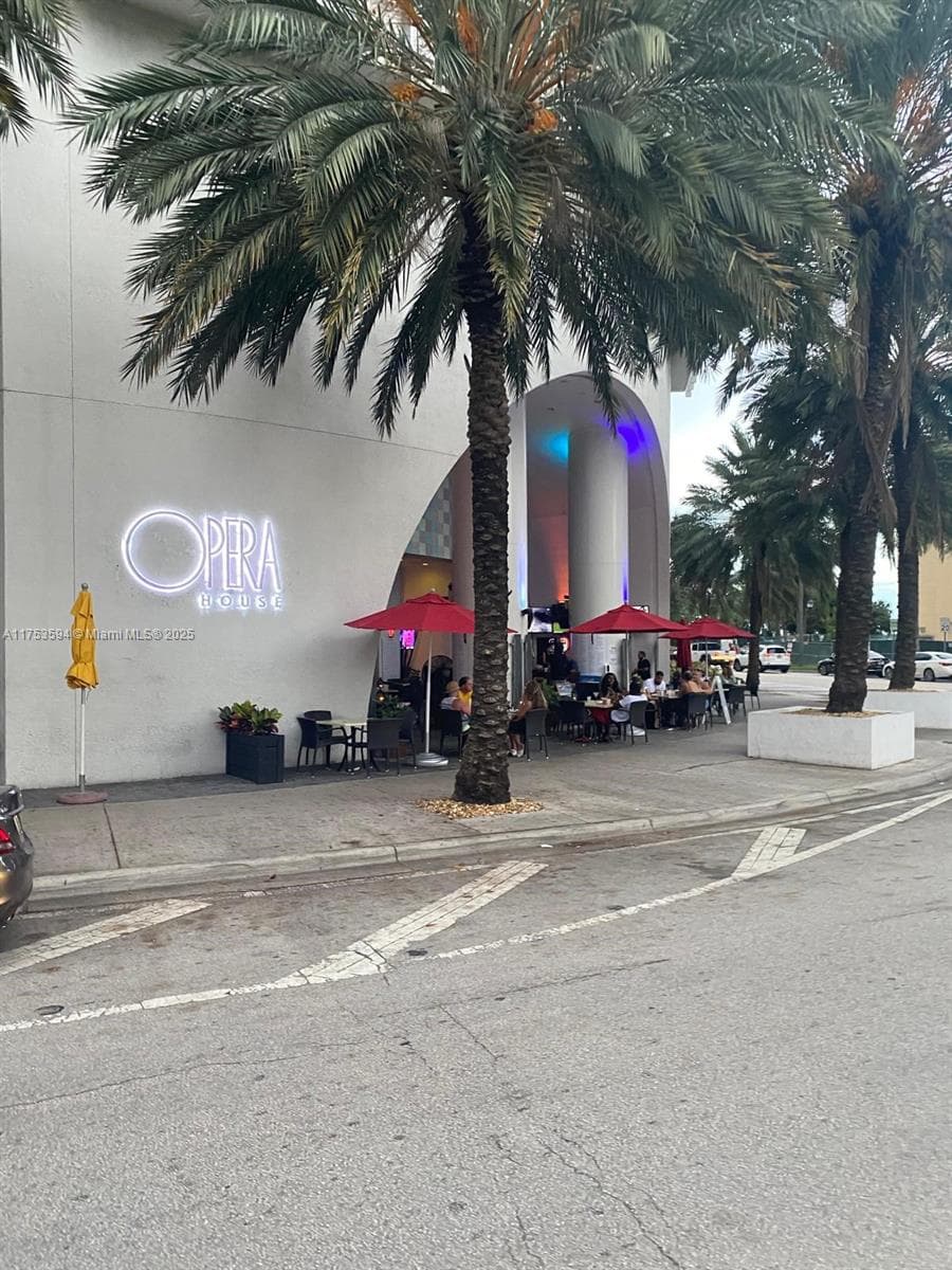 1750 N Bayshore Dr # 2905, Miami FL 33132 — 3