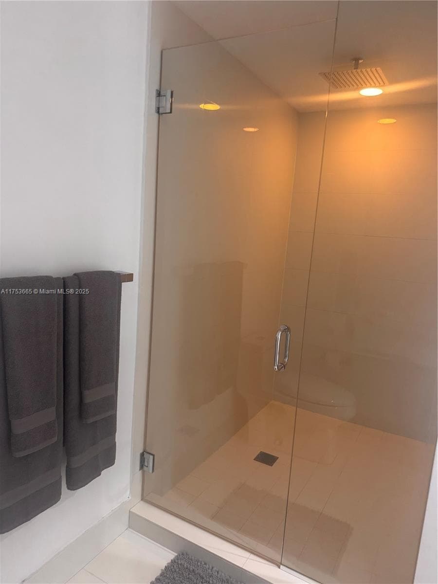 121 NE 34th St # 1904, Miami FL 33137 — 16