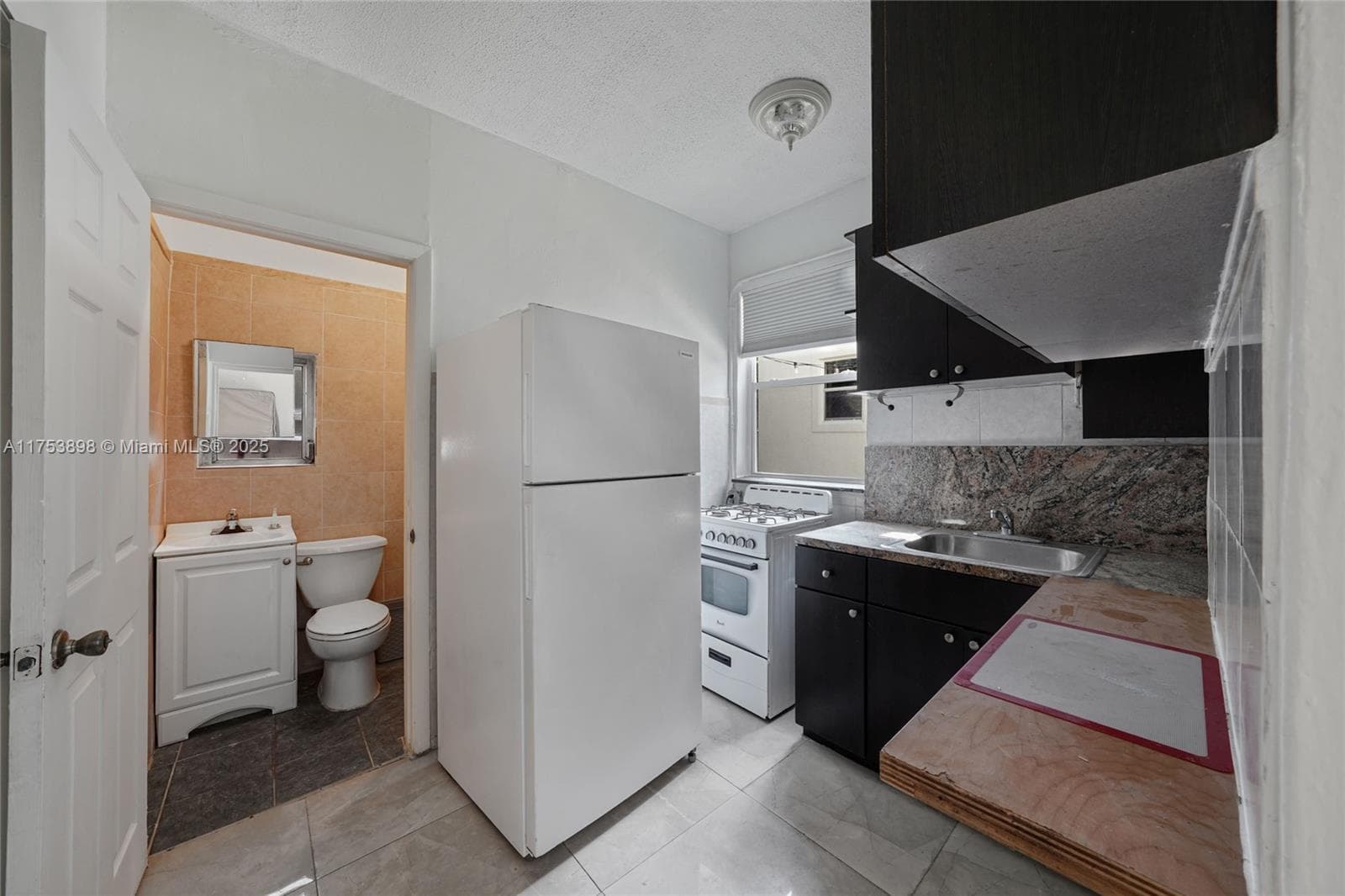 4727 NE 1st Ct, Miami FL 33137 — 28