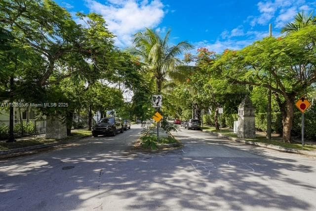 4727 NE 1st Ct, Miami FL 33137 — 45