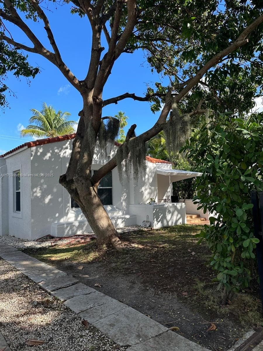 4727 NE 1st Ct, Miami FL 33137 — 39