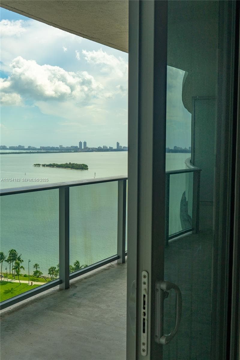 488 NE 18 St # 1809, Miami FL 33132 — 17