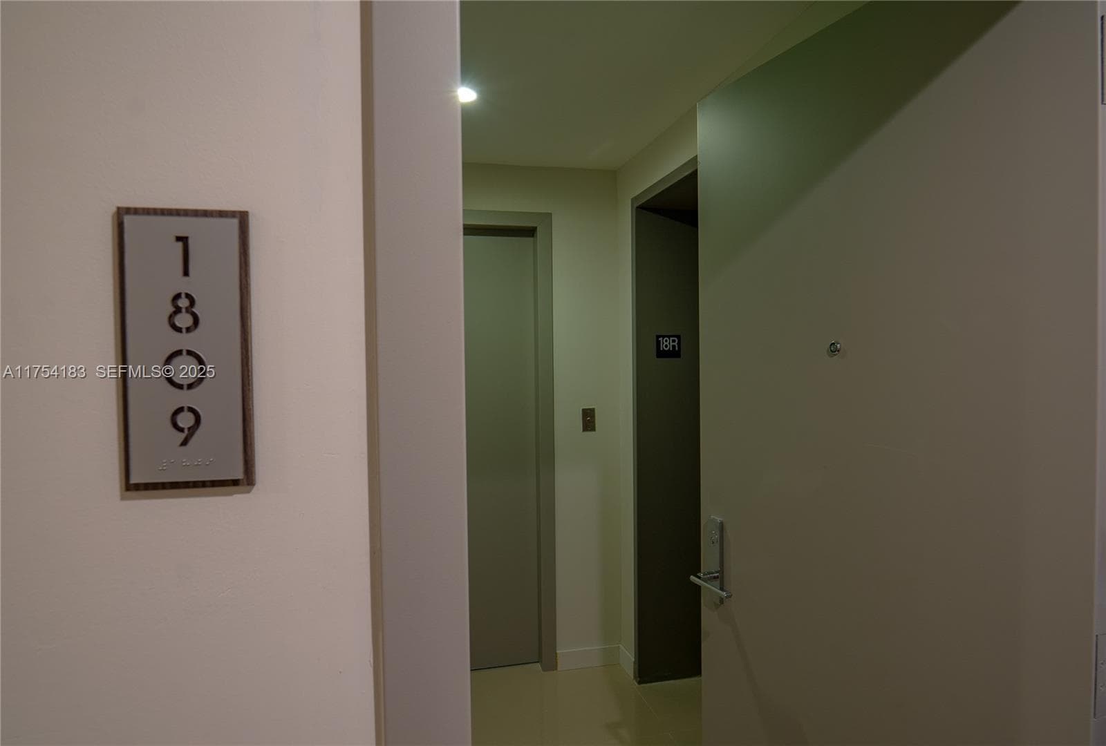 488 NE 18 St # 1809, Miami FL 33132 — 10