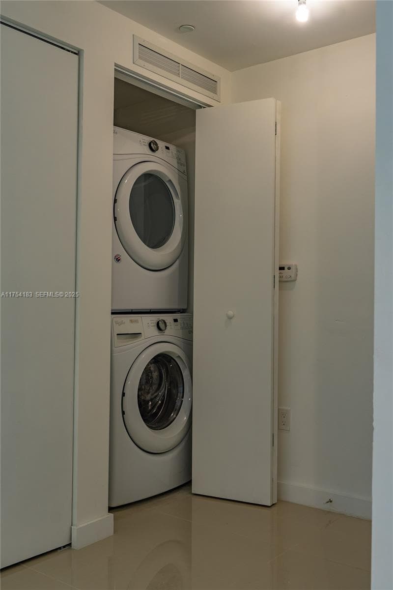 488 NE 18 St # 1809, Miami FL 33132 — 15