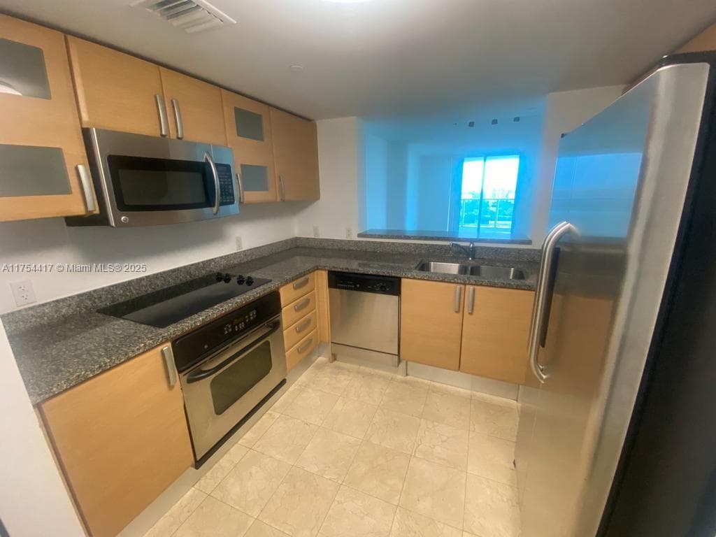 2101 Brickell Ave # 1401, Miami FL 33129 — 10