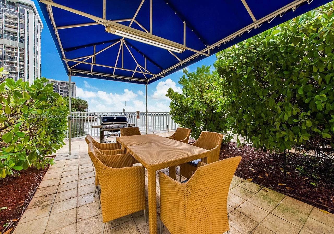 2101 Brickell Ave # 1401, Miami FL 33129 — 19