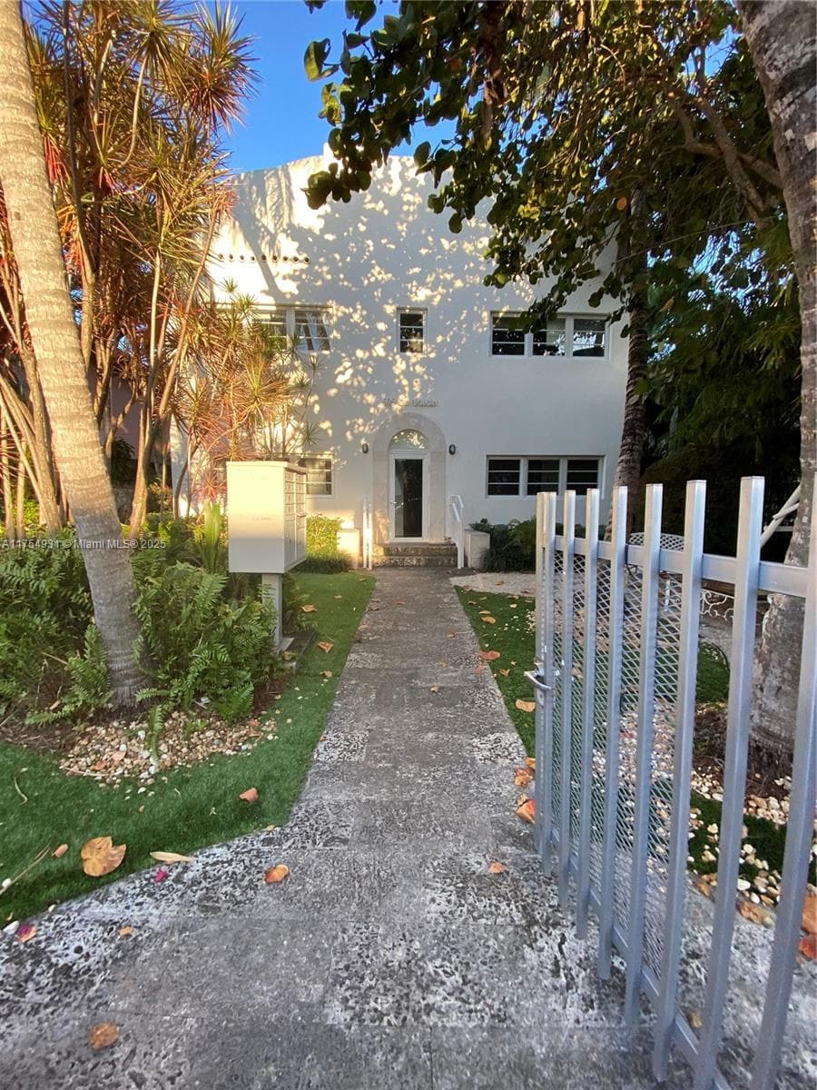 929 Michigan Ave # 5, Miami Beach FL 33139 — 27