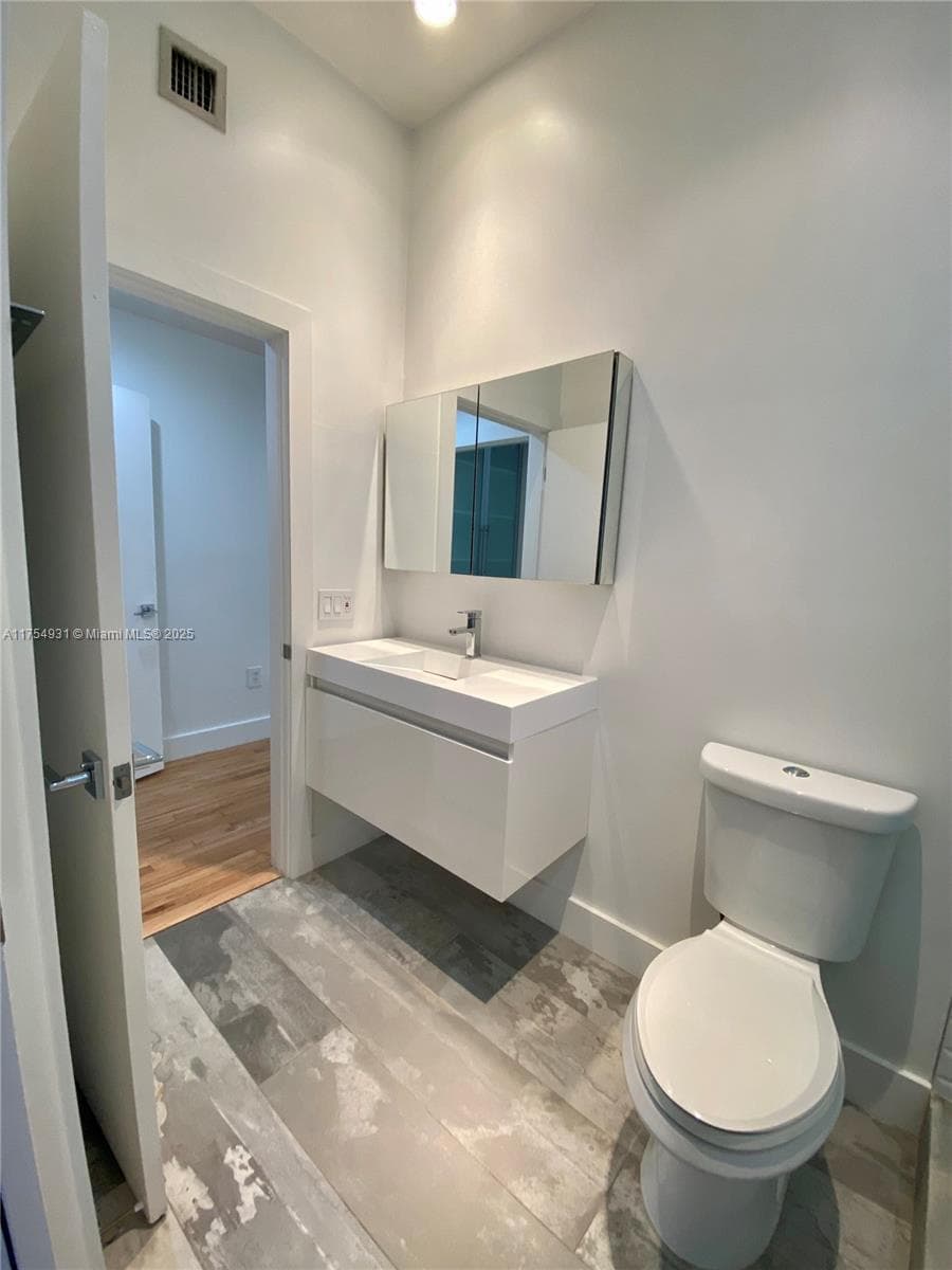 929 Michigan Ave # 5, Miami Beach FL 33139 — 17