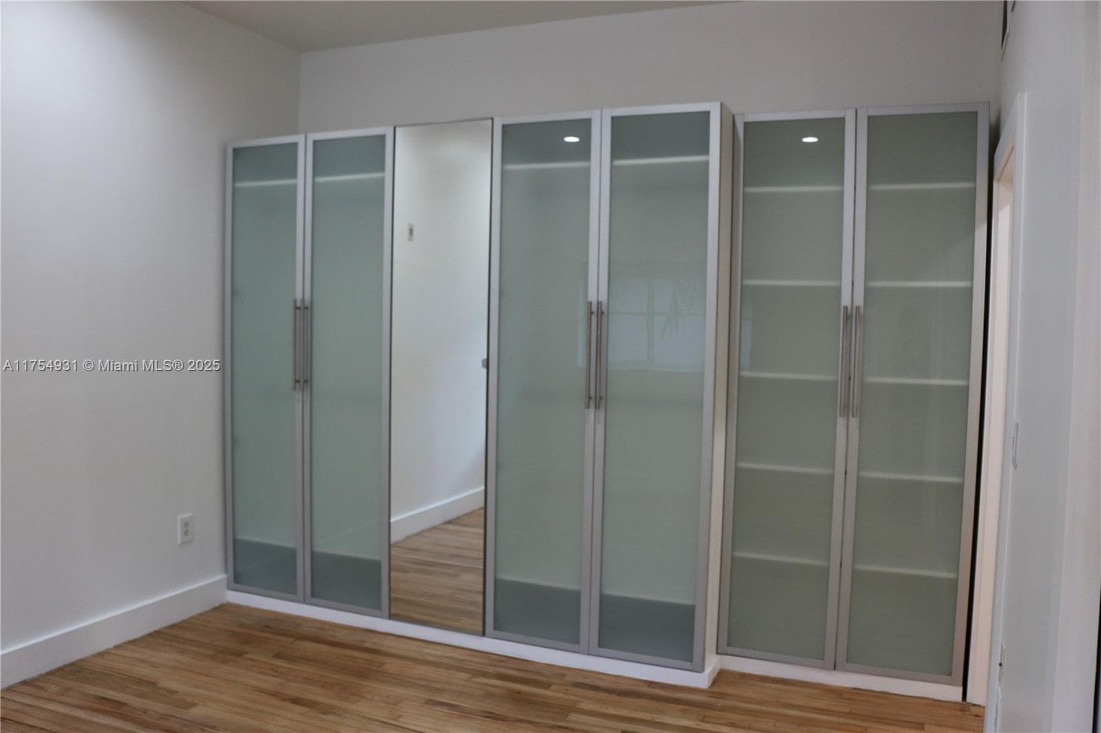 929 Michigan Ave # 5, Miami Beach FL 33139 — 43