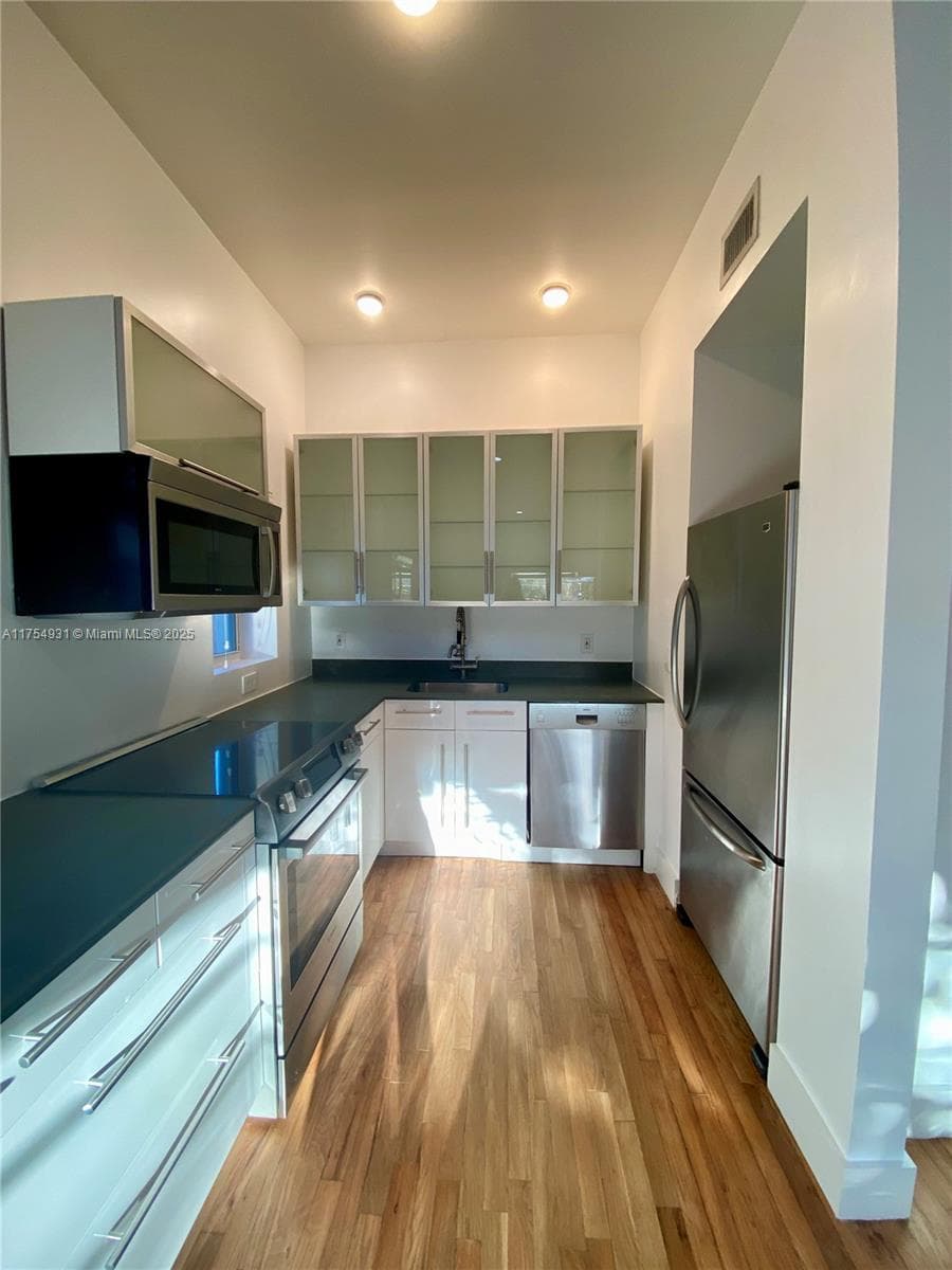 929 Michigan Ave # 5, Miami Beach FL 33139 — 3