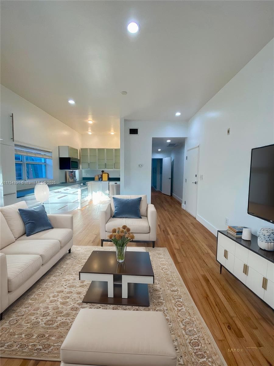 929 Michigan Ave # 5, Miami Beach FL 33139 — 1