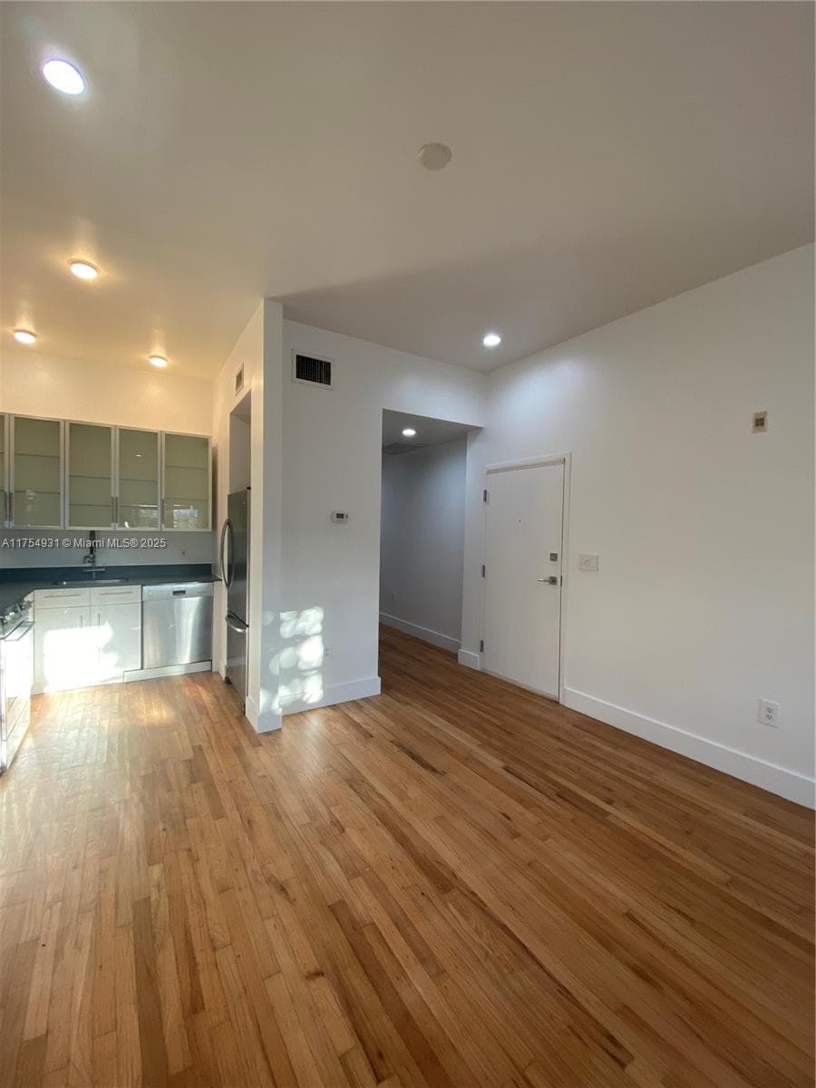 929 Michigan Ave # 5, Miami Beach FL 33139 — 24