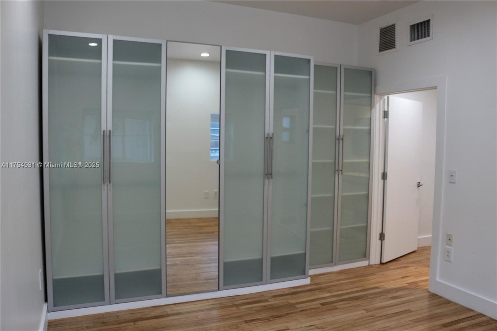 929 Michigan Ave # 5, Miami Beach FL 33139 — 41