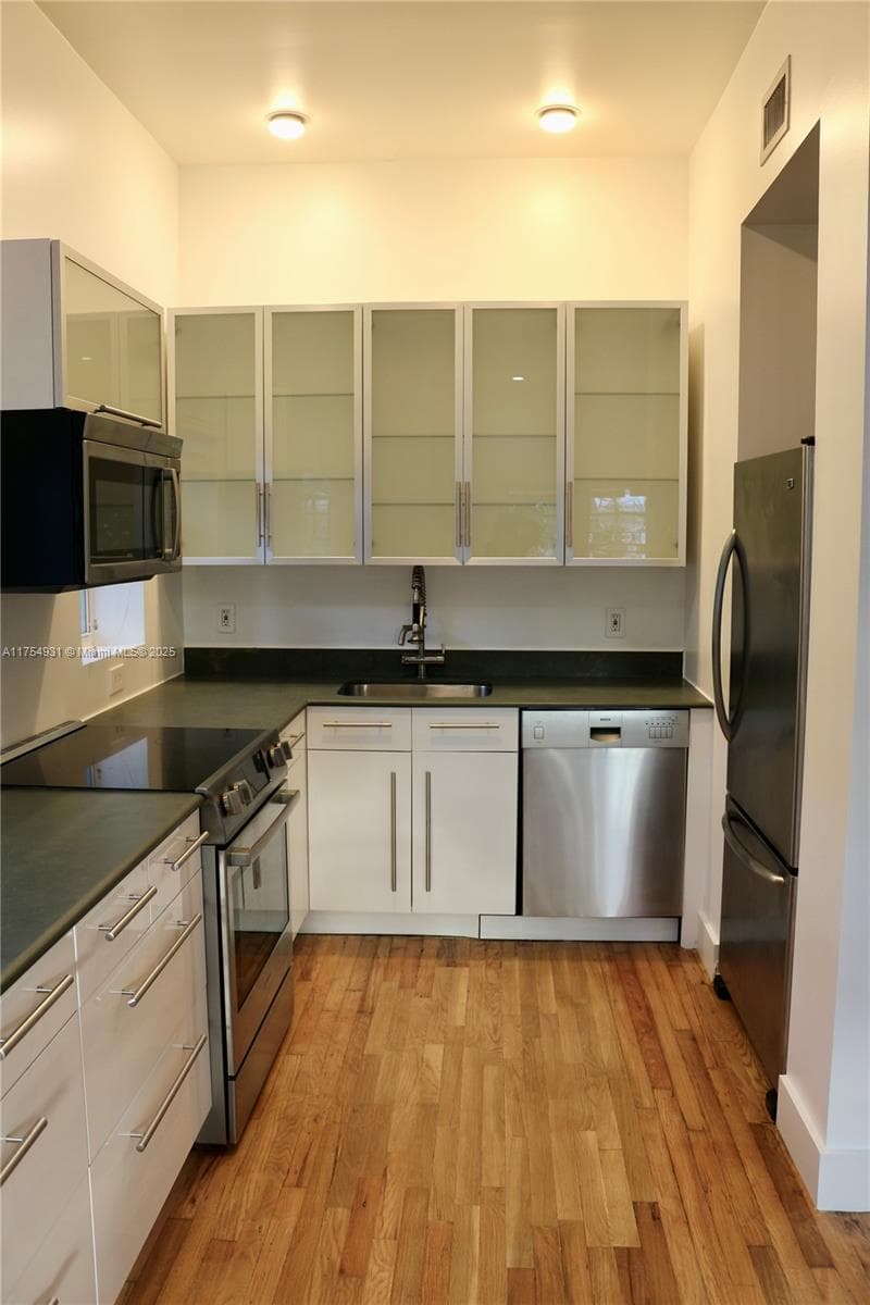 929 Michigan Ave # 5, Miami Beach FL 33139 — 37