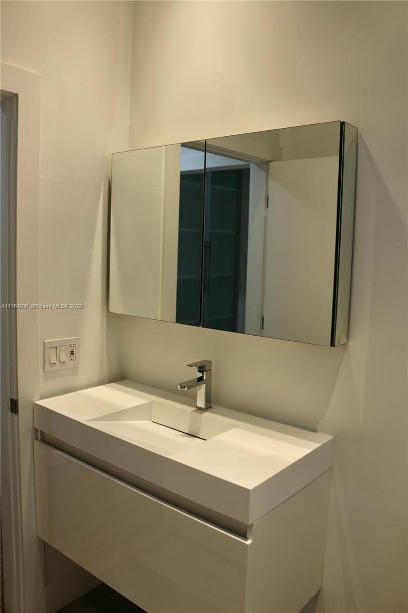 929 Michigan Ave # 5, Miami Beach FL 33139 — 40